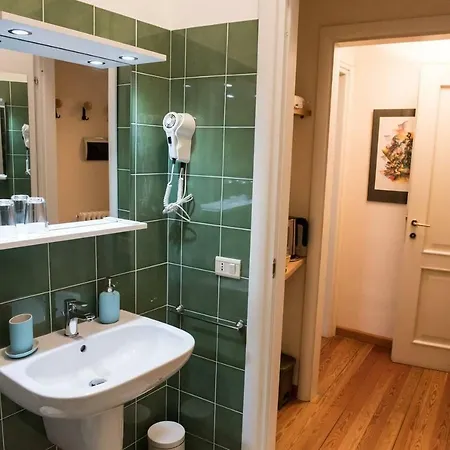 招待所 Lo - The House Of Travelers 3*